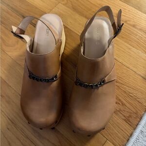Women's Tan Leather Clogs